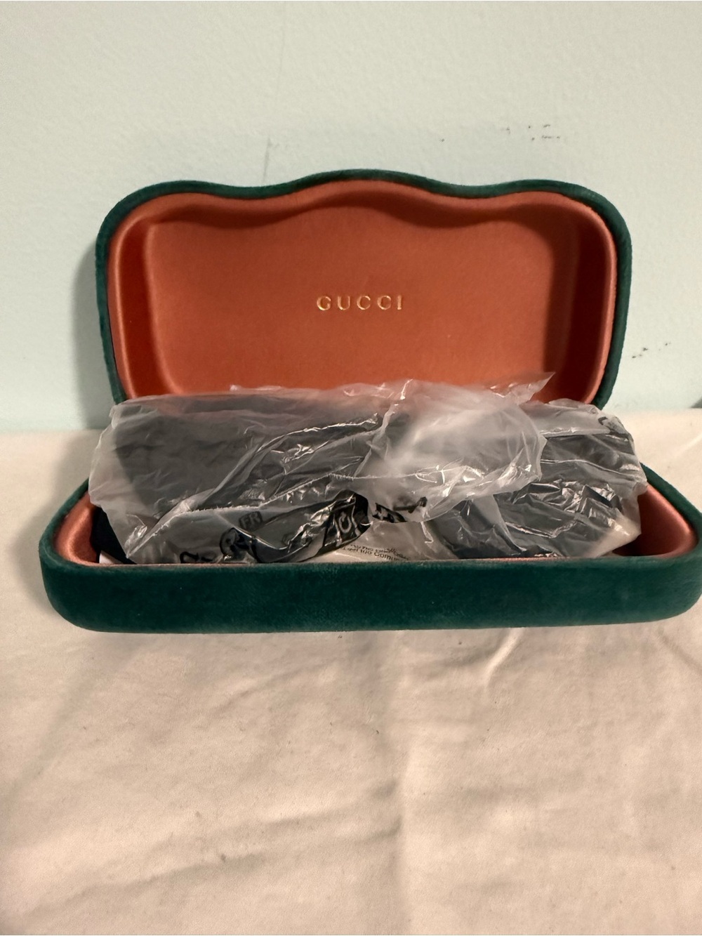 Gucci Blush Pink and Black Cat Eye Sunglasses Luxury Logo Temples! Made in Italy - Picture 14 of 15